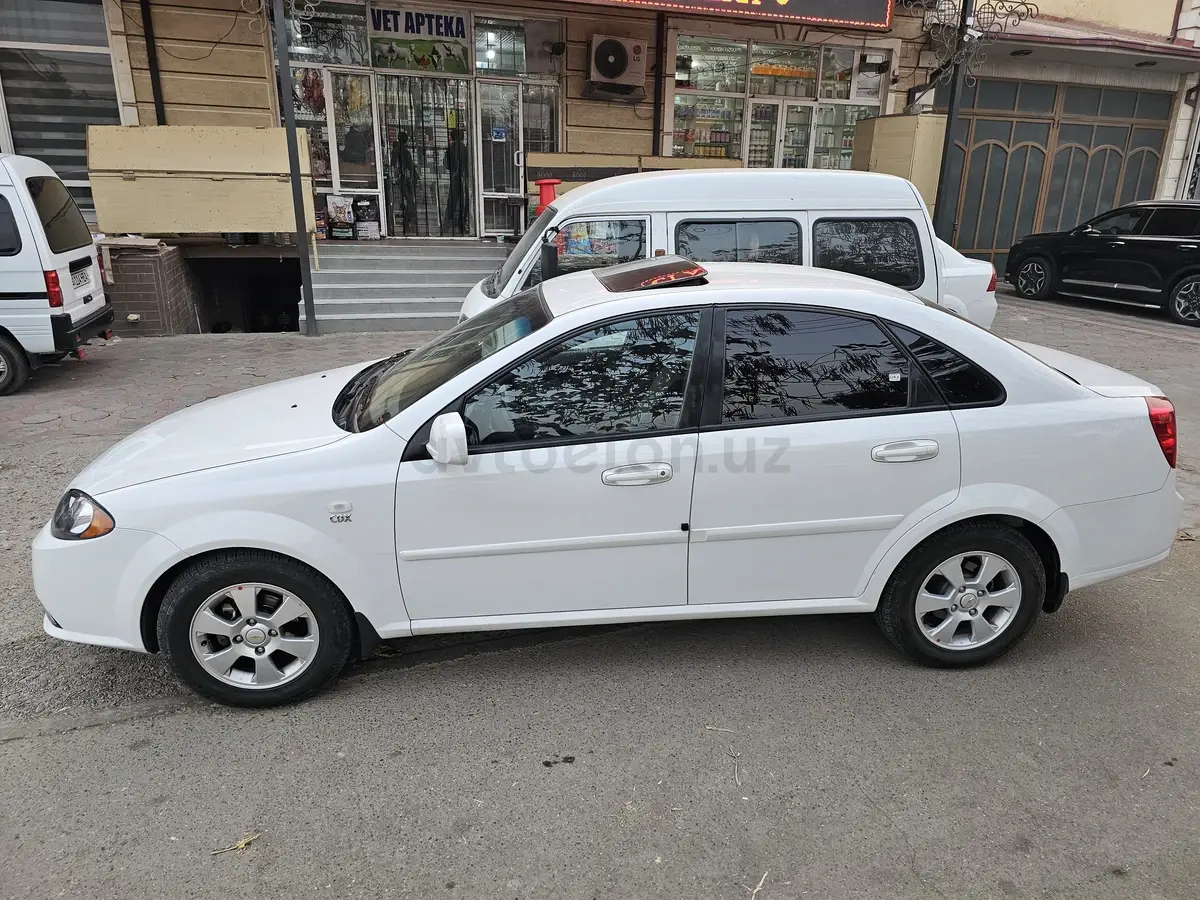 Chevrolet Gentra,  3 позиция