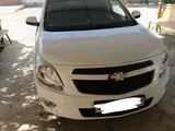 Белый Chevrolet Cobalt, 2 позиция 2020 года, КПП Механика, в Ходжейлийский район за ~10 751 y.e. id5217412, Фото №1