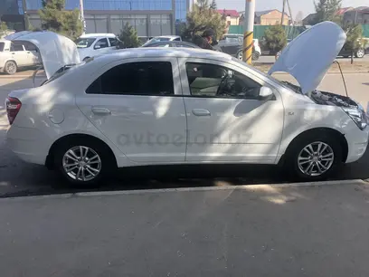 Белый Chevrolet Cobalt, 4 позиция 2022 года, КПП Автомат, в Ташкент за 15 000 y.e. id3246851