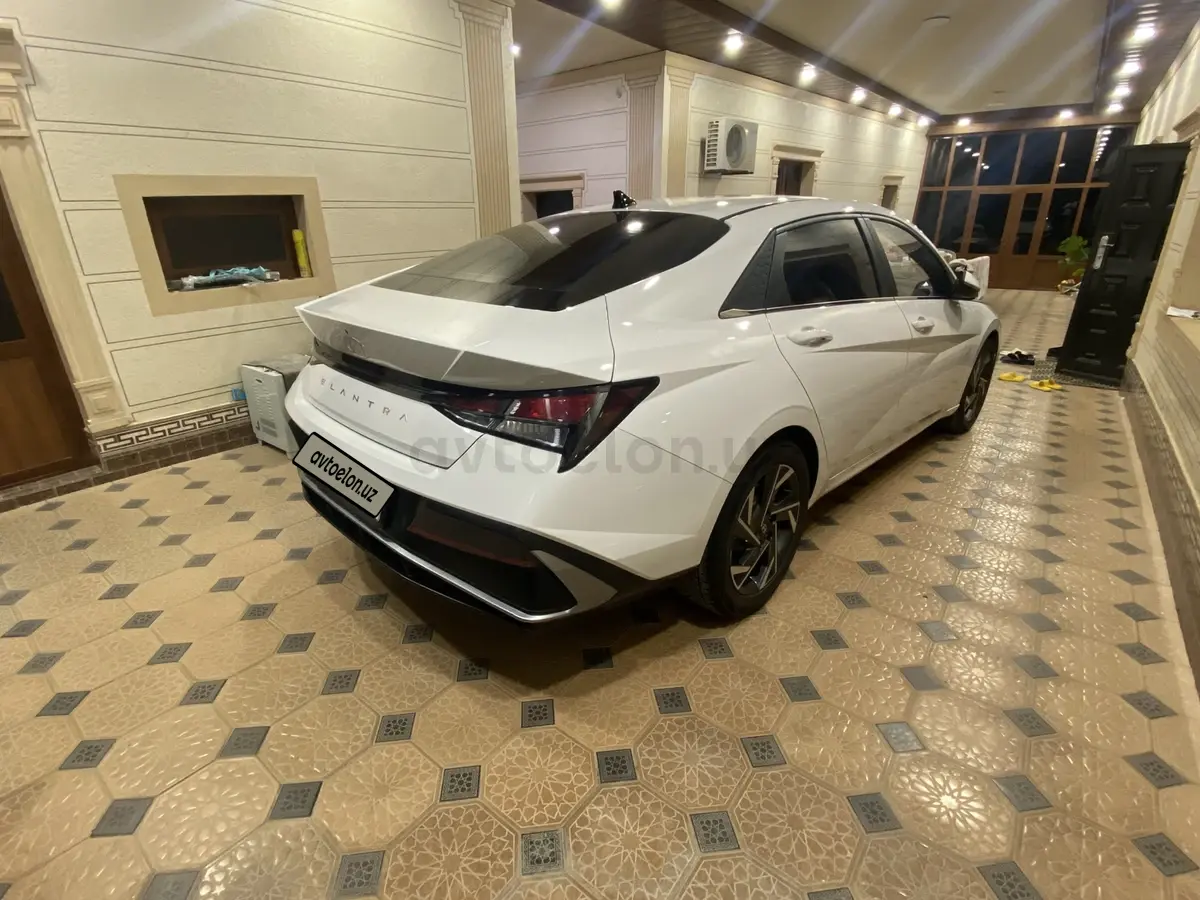 Hyundai Elantra — 3