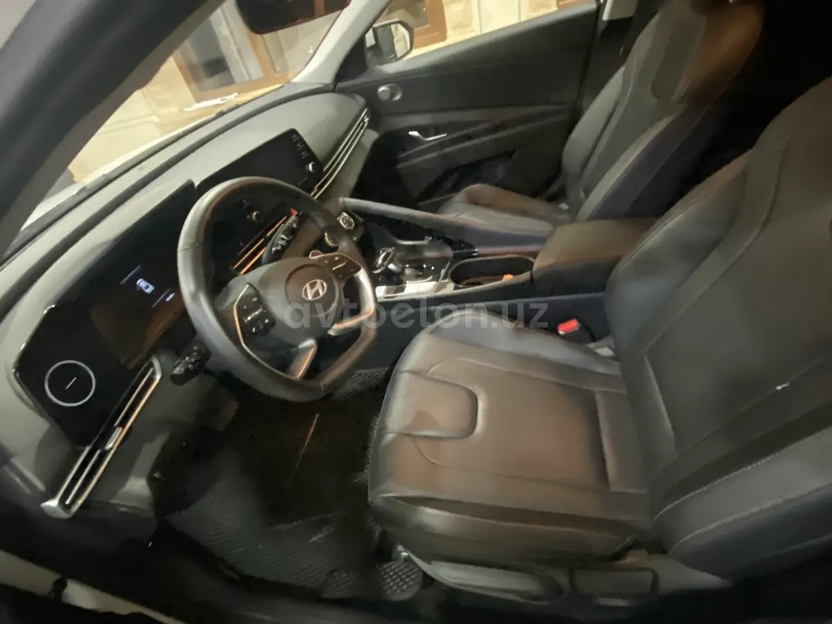 Hyundai Elantra — 5