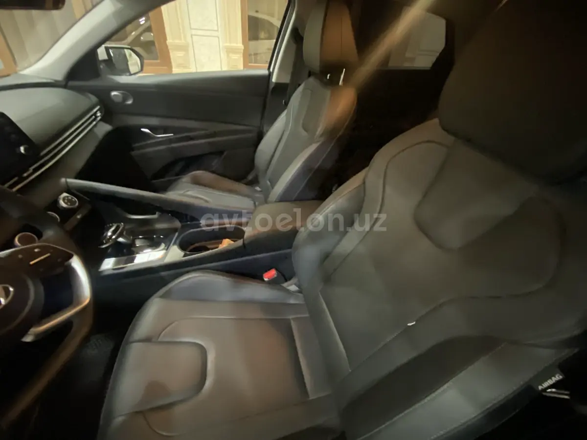 Hyundai Elantra — 6