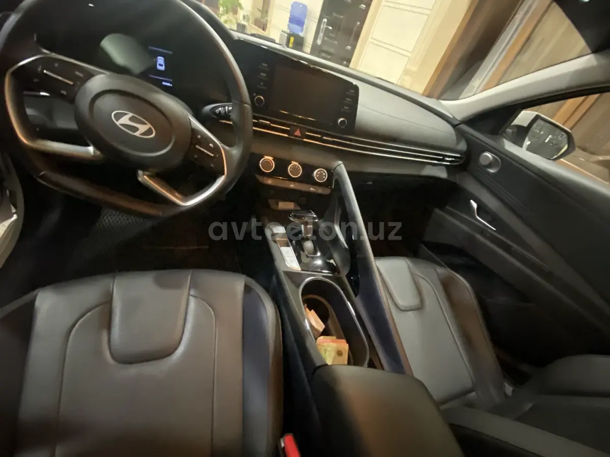 Hyundai Elantra — 7