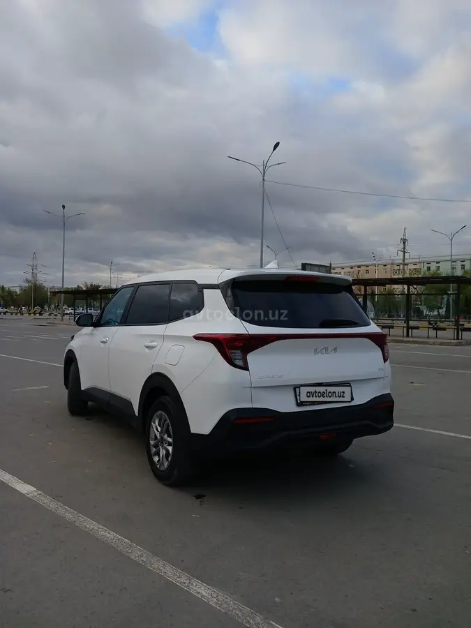 Kia Carens — 3