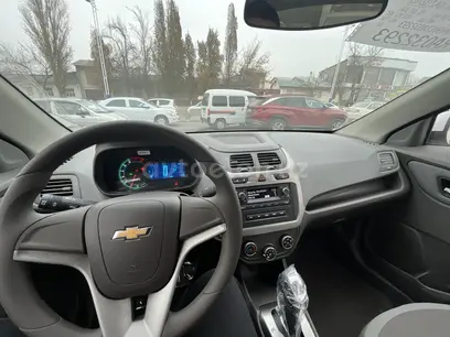 Белый Chevrolet Cobalt, 4 позиция 2024 года, КПП Автомат, в Ташкент за 13 500 y.e. id4972322