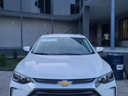 Белый Chevrolet Tracker, 1 позиция 2023 года, КПП Автомат, в Наманган за 17 000 y.e. id5139584