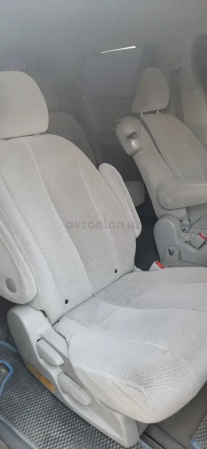 Toyota Sienna — 3