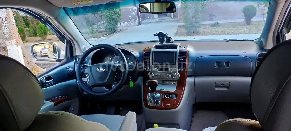 Kia Carnival — 2