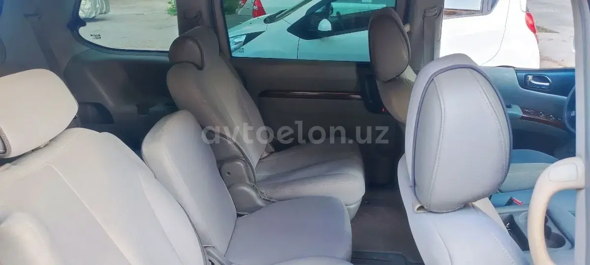 Kia Carnival — 3