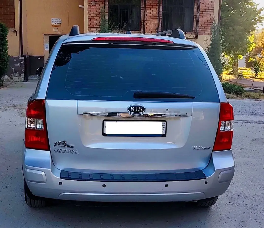 Kia Carnival — 5