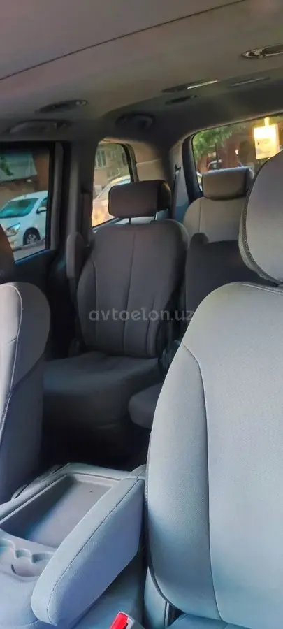 Kia Carnival — 7