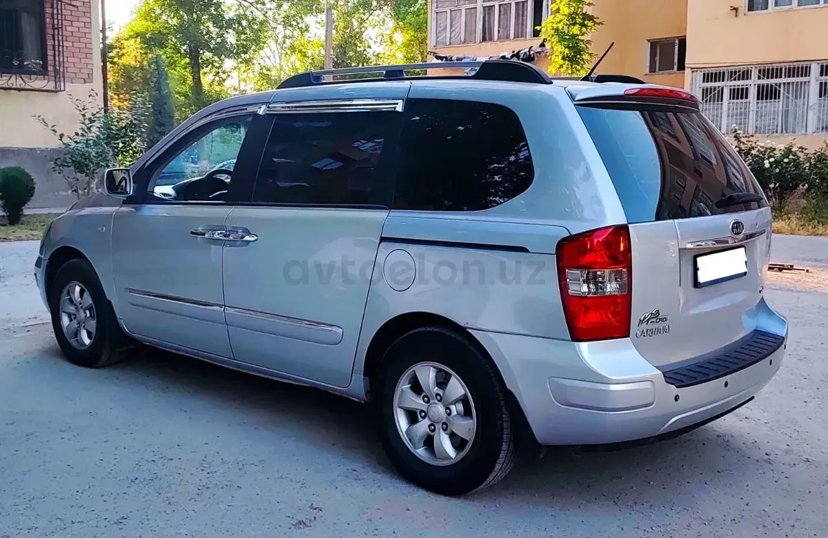Kia Carnival — 9