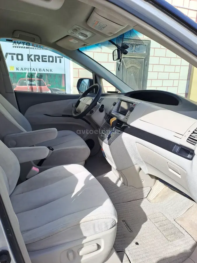 Toyota Estima — 5