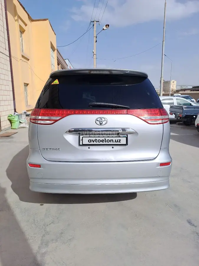 Toyota Estima — 8