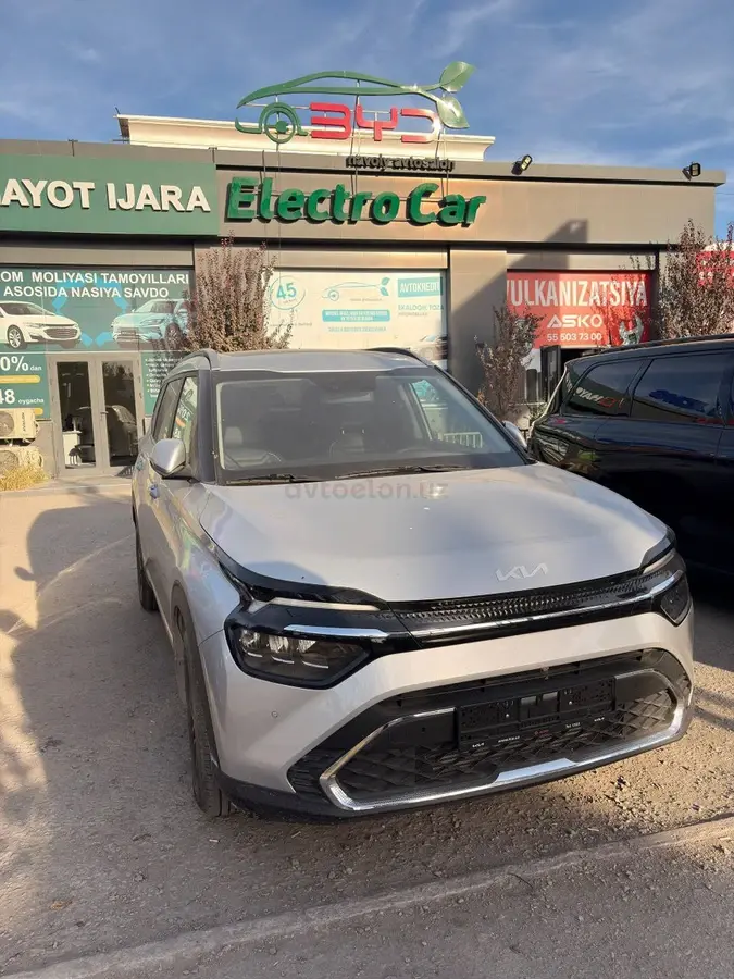 Kia Carens — 3