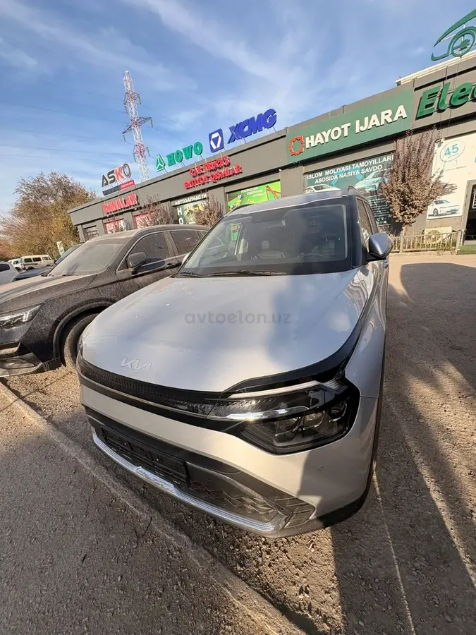 Kia Carens — 4