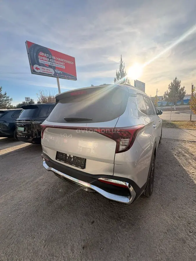 Kia Carens — 5