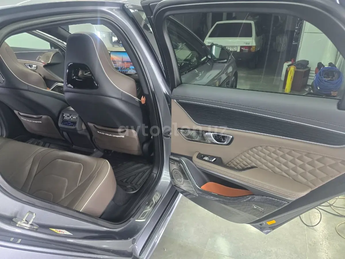 BYD Han EV — 2