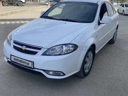 Белый Chevrolet Gentra, 2 позиция 2021 года, КПП Механика, в Карши за 11 700 y.e. id4918793