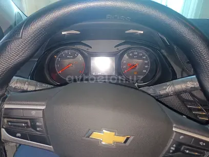 Белый Chevrolet Onix 2023 года, КПП Механика, в Самарканд за 12 000 y.e. id5129123