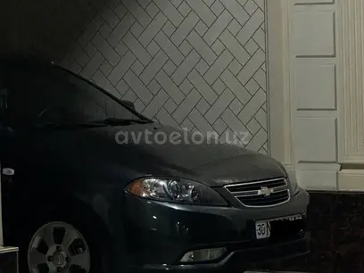 Мокрый асфальт Chevrolet Gentra, 3 позиция 2020 года, КПП Автомат, в Самарканд за 13 000 y.e. id4939809