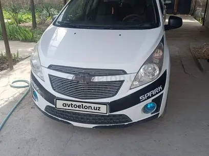Белый Chevrolet Spark, 4 позиция 2011 года, КПП Автомат, в Ташкент за 5 000 y.e. id4905457