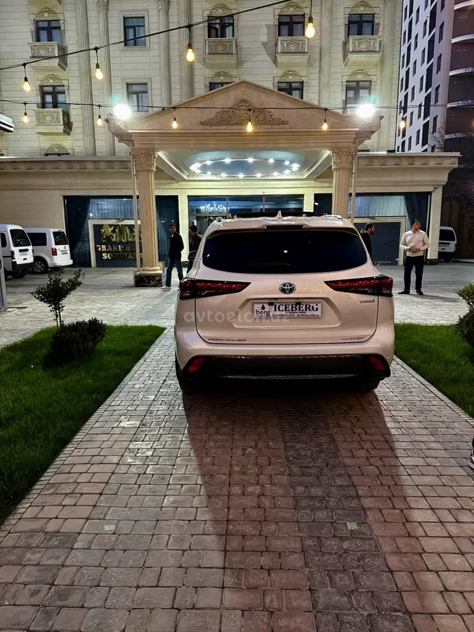 Toyota Highlander — 4