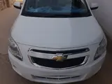 Белый Chevrolet Cobalt, 4 позиция 2024 года, КПП Автомат, в Шерабадский район за 13 400 y.e. id5213364