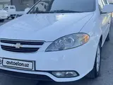 Белый Chevrolet Gentra, 3 позиция 2022 года, КПП Автомат, в Бухара за 13 700 y.e. id5184905, Фото №1