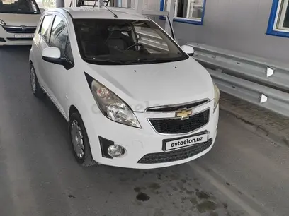 Белый Chevrolet Spark, 2 позиция 2013 года, КПП Механика, в Ташкент за 6 000 y.e. id5163845