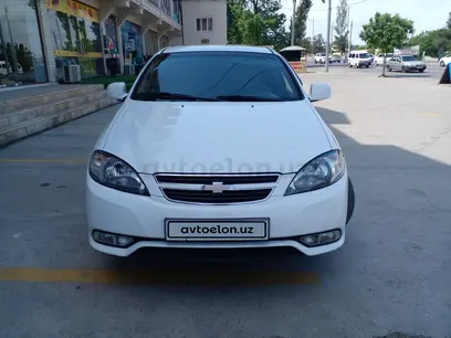 Белый Chevrolet Gentra, 1 позиция Газ-бензин 2020 года, КПП Механика, в Джизак за 12 492 y.e. id4991264