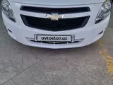 Белый Chevrolet Cobalt, 1 позиция 2018 года, КПП Механика, в Навои за ~9 238 y.e. id5197907, Фото №1