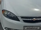 Белый Chevrolet Gentra, 3 позиция 2019 года, КПП Автомат, в Фергана за 11 200 y.e. id5218677, Фото №1