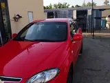 Qizil Chevrolet Gentra, 1 pozitsiya 2015 yil, КПП Mexanika, shahar Buxoro uchun 8 200 у.е. id5207941, Fotosurat №1