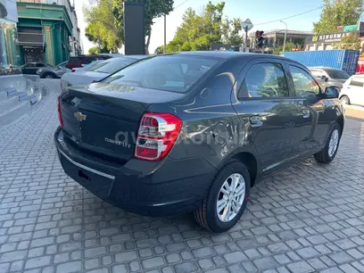 Мокрый асфальт Chevrolet Cobalt, 4 позиция 2024 года, КПП Автомат, в Ташкент за 12 600 y.e. id5206845