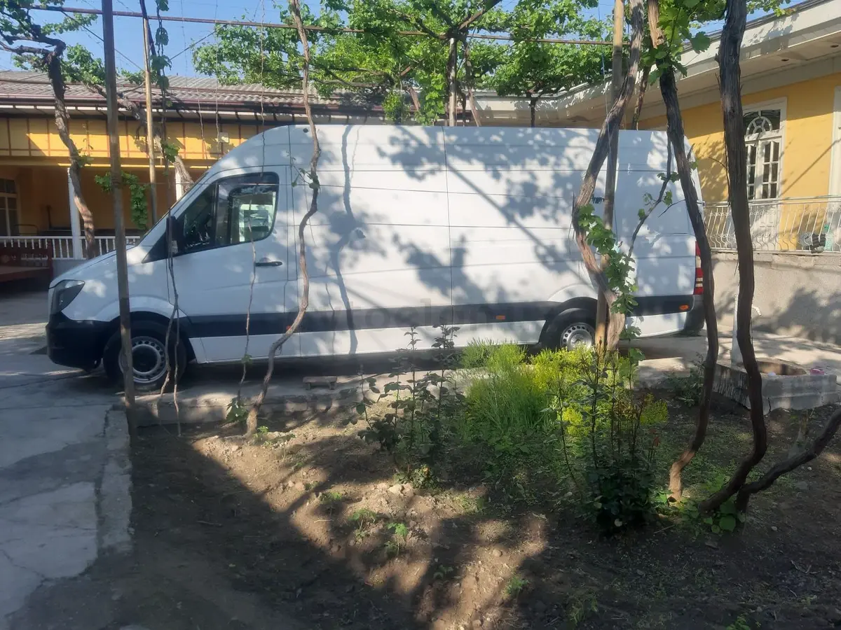 Mercedes-Benz Sprinter — 4