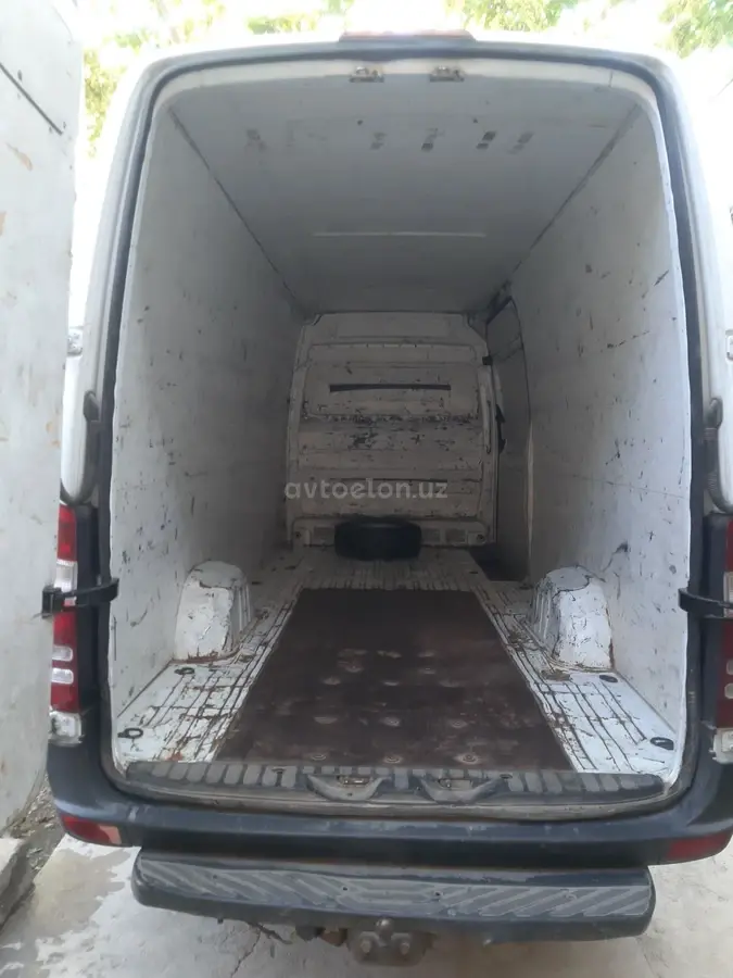 Mercedes-Benz Sprinter — 7