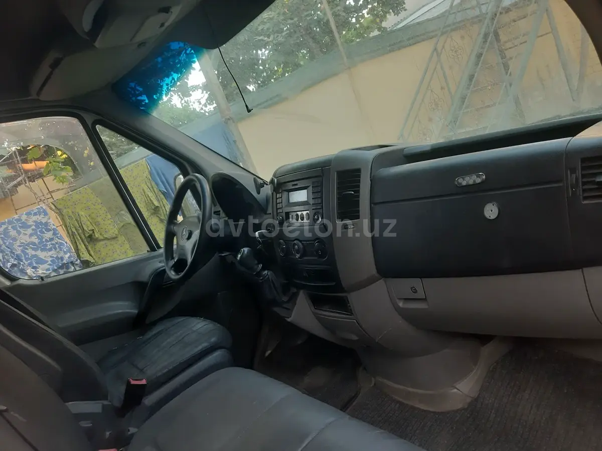 Mercedes-Benz Sprinter — 8