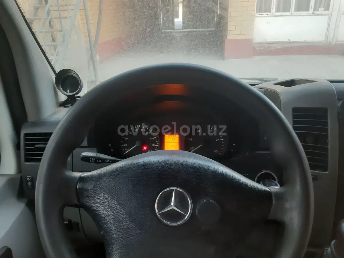 Mercedes-Benz Sprinter — 9