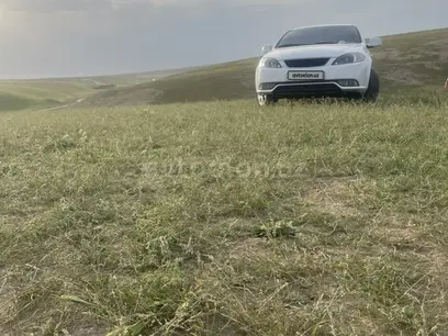 Белый Chevrolet Gentra, 2 позиция 2021 года, КПП Механика, в Термез за 12 000 y.e. id6413820