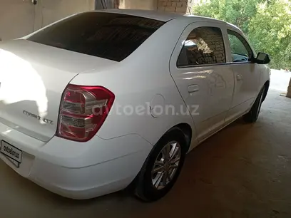 Белый Chevrolet Cobalt, 4 позиция 2021 года, КПП Автомат, в Карши за ~11 868 y.e. id5136273