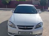 Белый Chevrolet Gentra, 3 позиция 2022 года, КПП Автомат, в Наманган за 12 870 y.e. id5261536, Фото №1