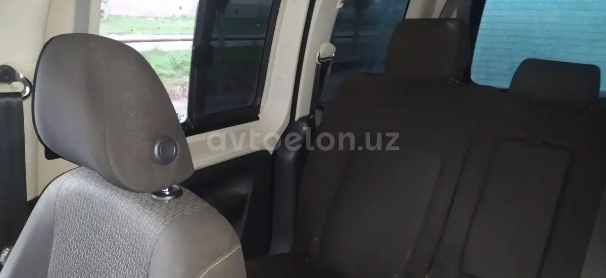 Volkswagen Caddy — 3