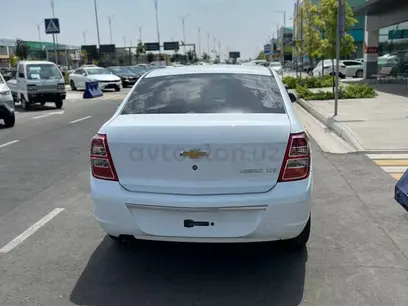 Белый Chevrolet Cobalt, 4 позиция 2024 года, КПП Автомат, в Ташкент за 14 500 y.e. id4971095