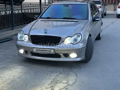 Mercedes-Benz C 240 2004 yil, КПП Avtomat, shahar Samarqand uchun 13 500 у.е. id4991327