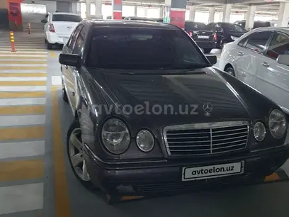 Коричневый Mercedes-Benz E 200 1996 года, КПП Механика, в Ташкент за 7 800 y.e. id4985791