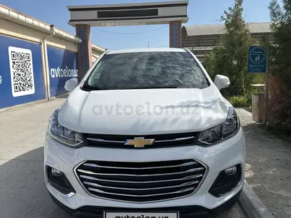 Oq Chevrolet Tracker, 1 pozitsiya 2019 yil, КПП Mexanika, shahar Urganch uchun ~12 344 у.е. id5213716