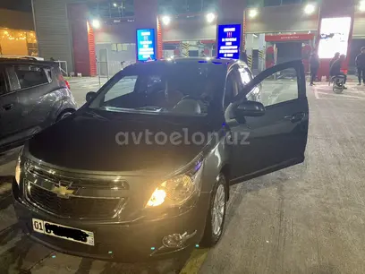 Мокрый асфальт Chevrolet Cobalt, 4 позиция 2021 года, КПП Автомат, в Ташкент за 12 000 y.e. id2764008