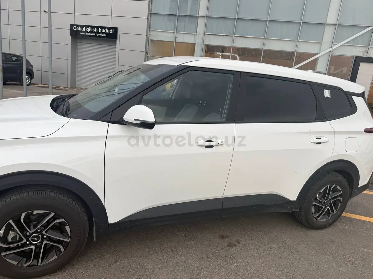 Kia Carens — 3