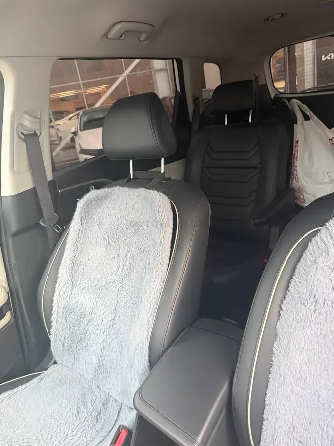 Kia Carens — 5